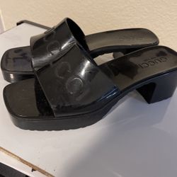 Women’s Black Gucci 100% Authentic Size 6 Shoes / Sandals 