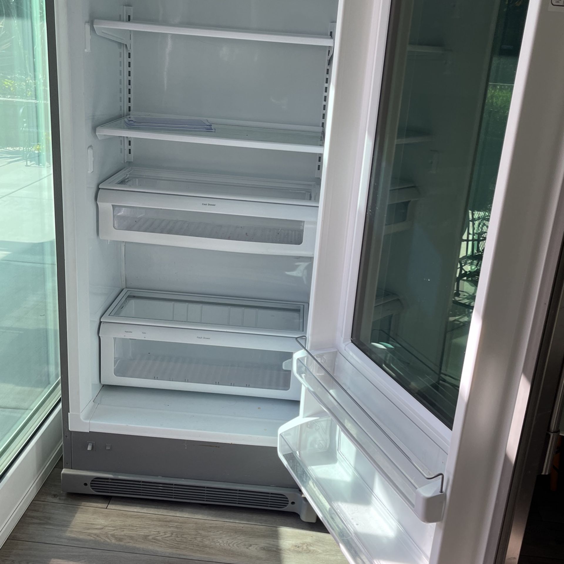 Frigidaire Professional Fridge Only , No Freezer for Sale in Santa Rosa