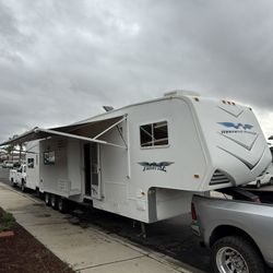 2009 Weekend Warrior 4005 TFL Toy Hauler