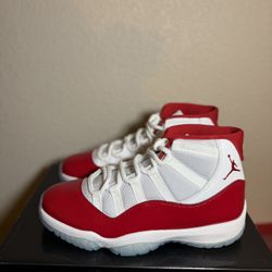 Size 9 Nike Jordan 11 Cherry 
