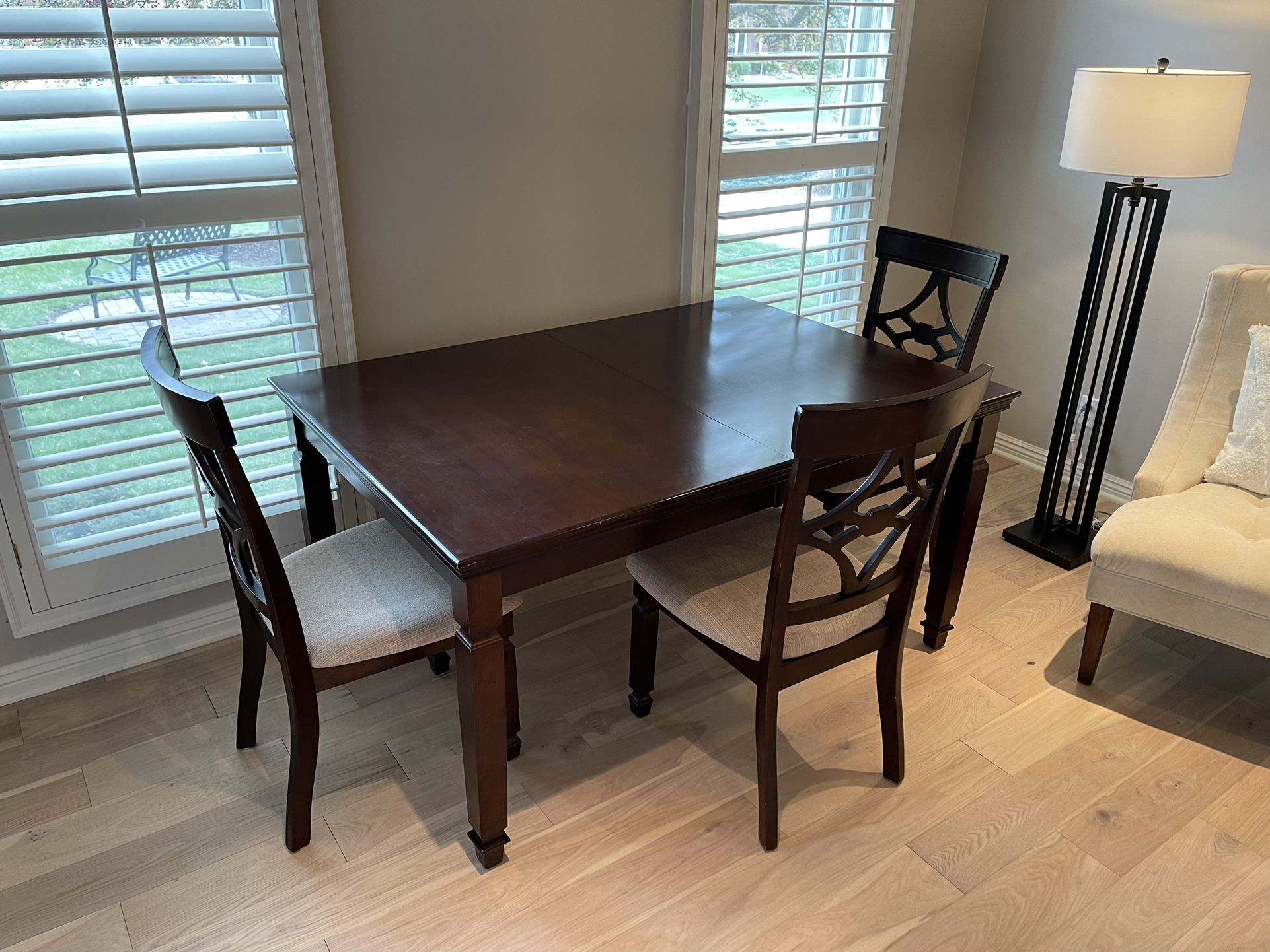 Dining table and 3 Chairs