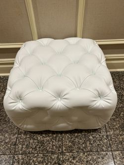 Luxury cube button chair