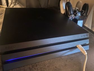 PlayStation 4 Pro + Controller + 7 Games + Extra Controller