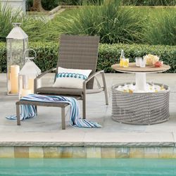 Patio Chair, Reclines, Retractable Ottoman!