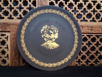 1980 Wedgwood Mt. St. Helens Commemorative Black Basalt Plate