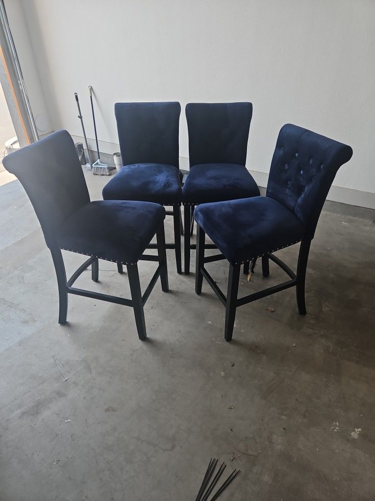 4 Bar Stools