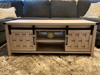 Beautiful like new white washed coffee table.