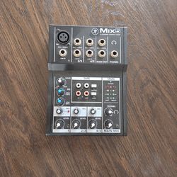 Mixer Mackie mix 5 with power supply