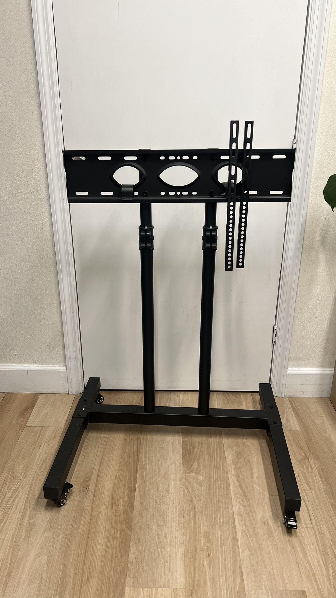 Adjustable Mobile Tv Stand For Tv 13-50 Inches 