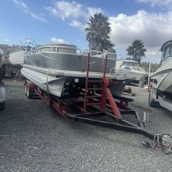 Avalon Pontoon 