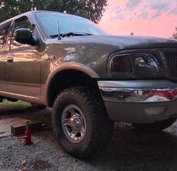 Good ryms I like them there tall is think 37s 5 lugs 5x135 just ask me