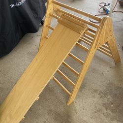 Avenlur Climbing Triangle With Slide