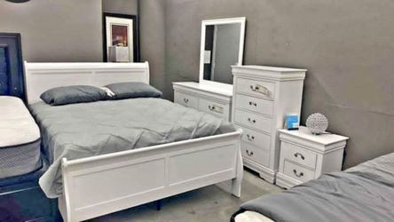 5 Pieces White Color King Or Queen Bedroom Set