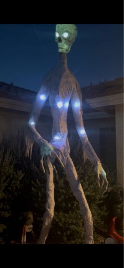 10Ft Tall Spirit Halloween Giant Death Ray