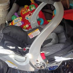 Baby Trend Car Seat Like New Make Offer Reasonable  Price