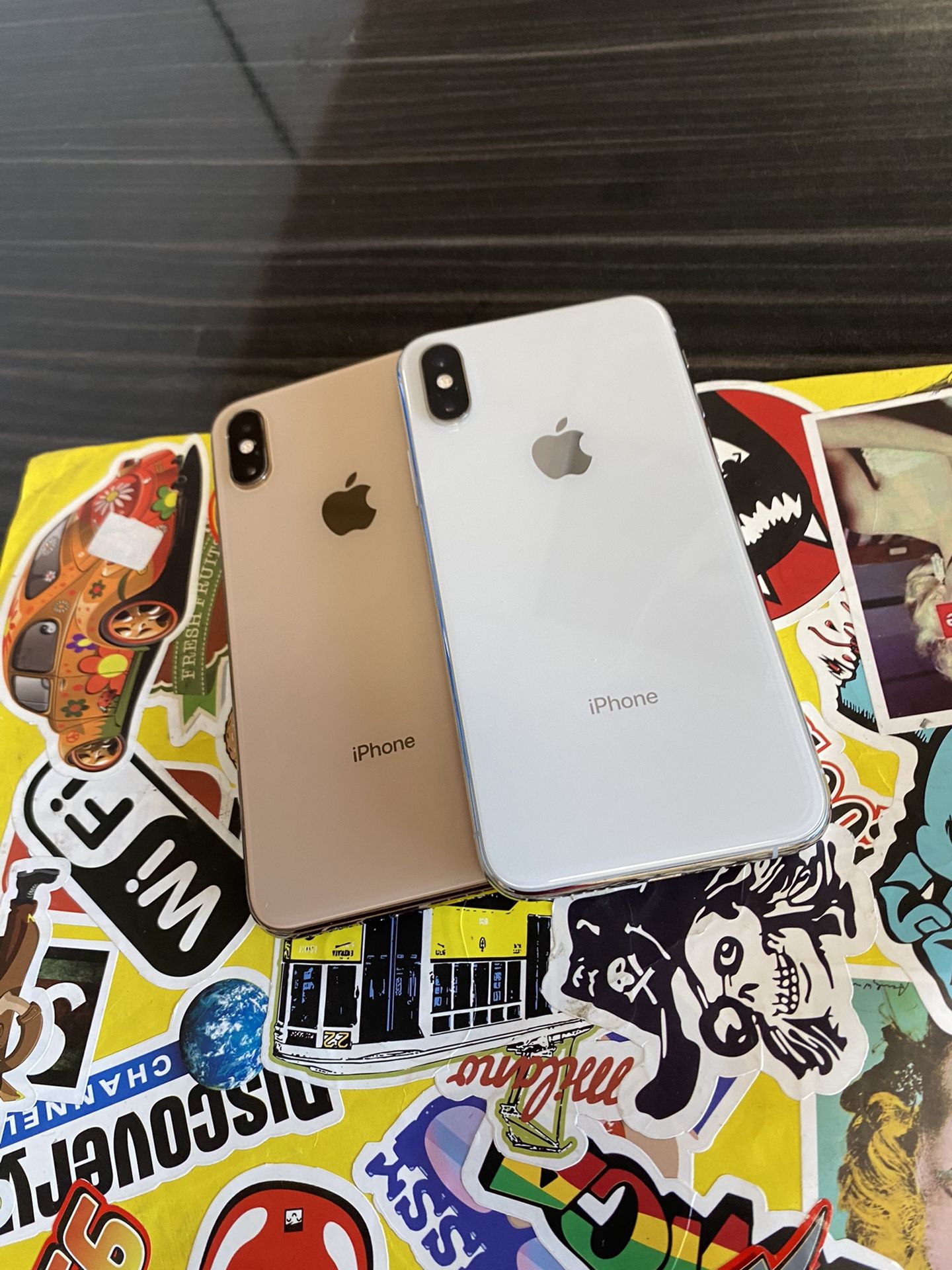 iPhone Xs All Carriers Available 64GB 