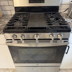 GE Refrigerator and Gas Stove Bundle - Sold As Pair