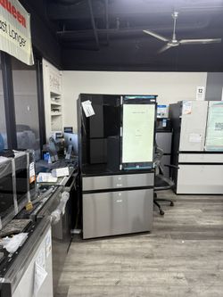 🔥SAMSUNG BESPOKE 23 CUBIC FT. Counter-Depth FAMILY HUB REFRIGERATOR WITH BEVERAGE CENTER AND ICE MAKER🔥