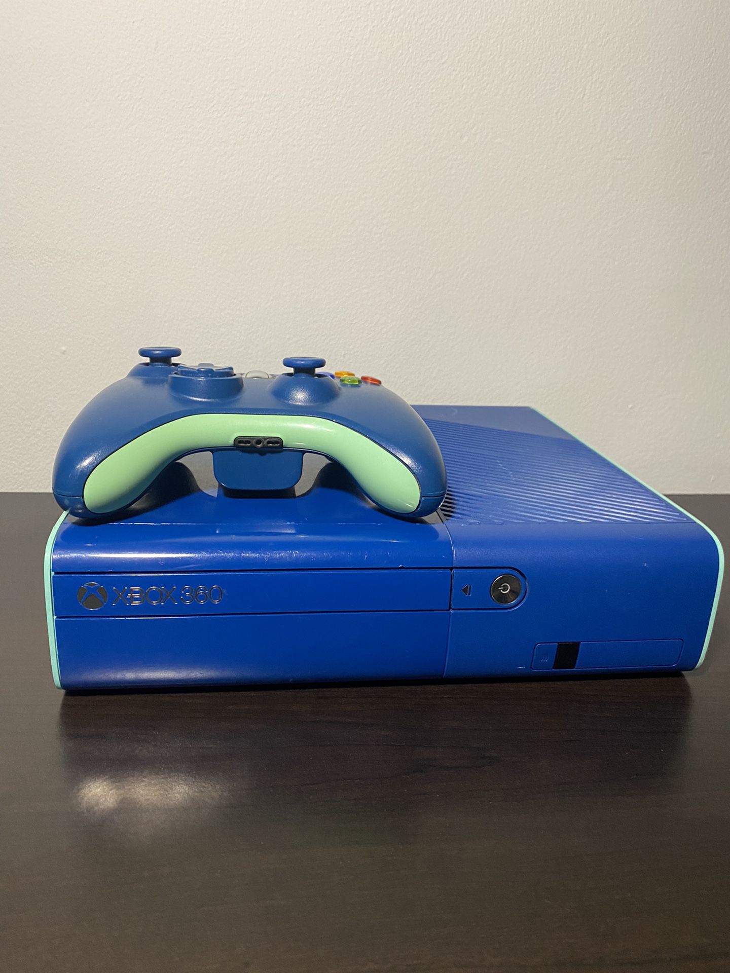 xbox 360 slim blue