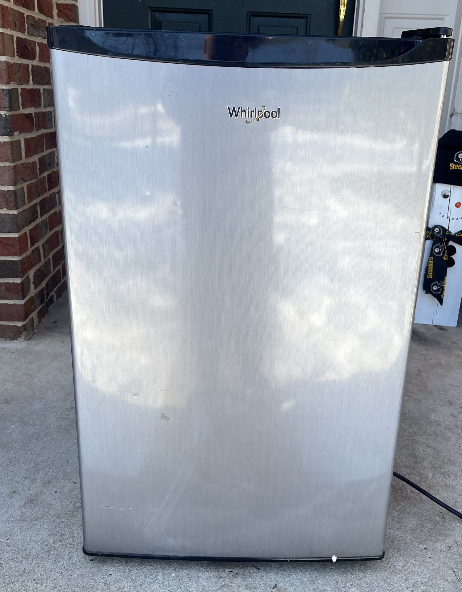 Whirlpool 4.3 cu ft Mini Fridge 