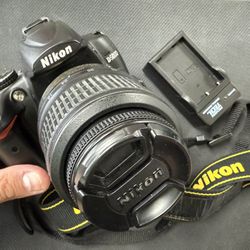 Nikon D5000 - DSLR Camera 
