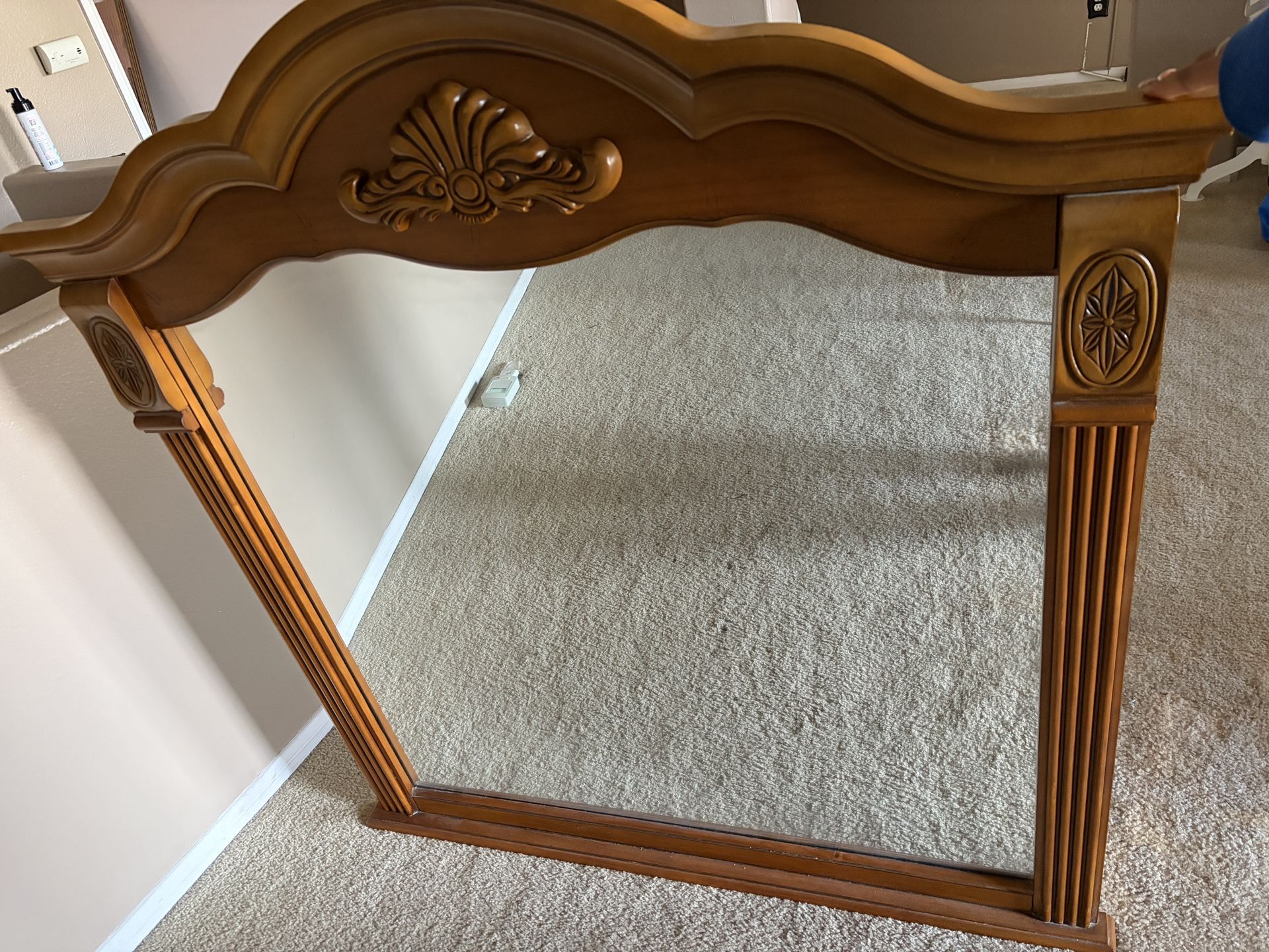 dresser/ vanity mirror