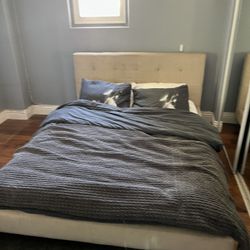 Queen size bedframe