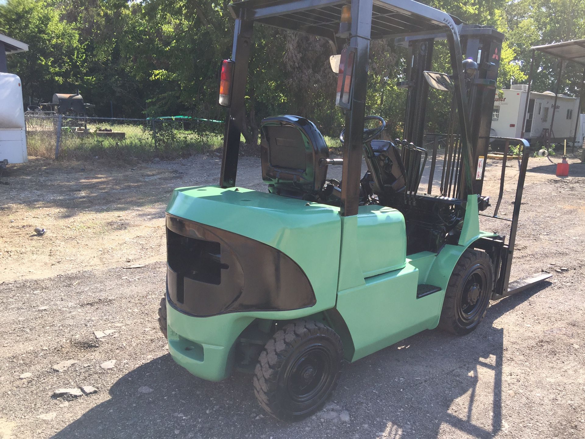 Forklift Mitsubishi diesel motor pneumatic tires