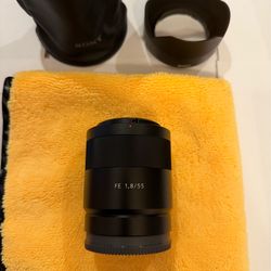 Sony 55mm 1.8 zeiss full frame lens