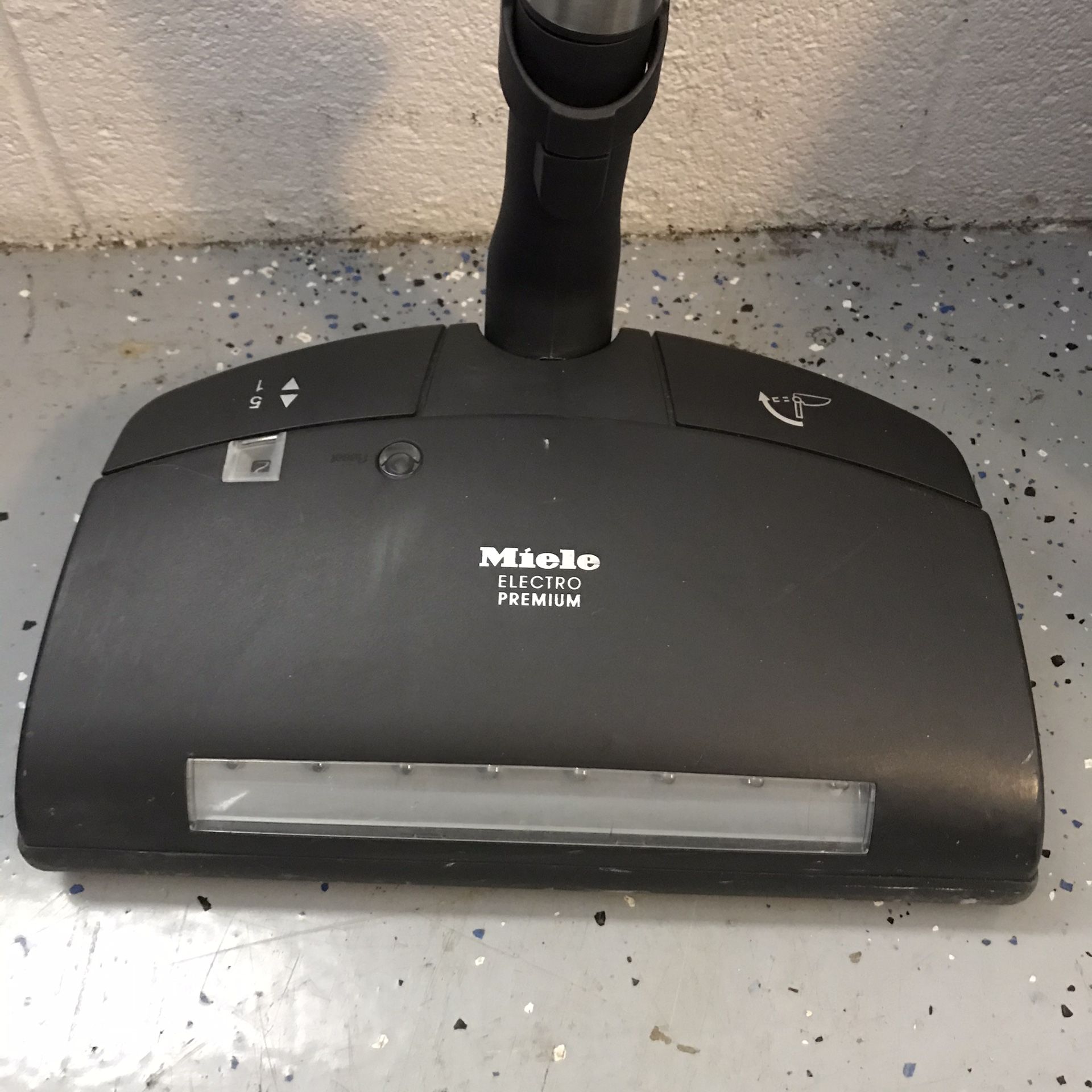 Lightly used Miele S8 S8990 UniQ Canister Vacuum Cleaner for Sale in