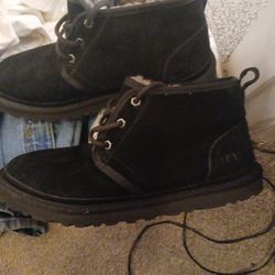 Black UGG 