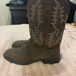 Ariat Pink Detailed Round Toed Boots