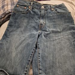 MENS LEVI SHORTS IN SIZE 30 WAIST STYLE 569