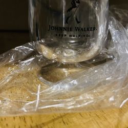 (34) Single Glass Of Johnnie Walker  Clear !! New
