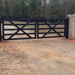 ✨ Custom Gates – Built to Match Your Style! ✨