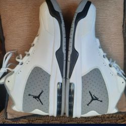 JORDAN SIZE 10 SHOES!!