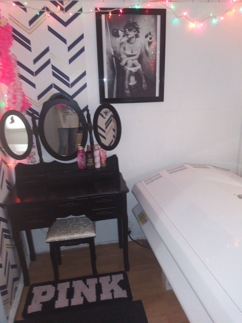 Tanning Room 4 Sale