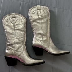 New Dolce Vita Rasima Boot in Silver size 7