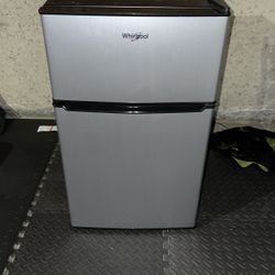 Whirlpool Mini Fridge 