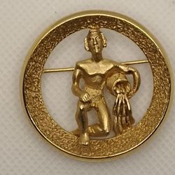 Vintage Rare 1969 Trifari Gold Tone Aquarius Round Brooch