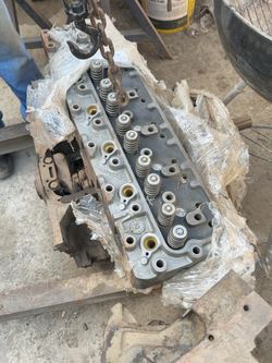 International Harvester 400-series, six-cylinder diesel cylinder head, casting number 680427C1