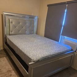 FAST PICKUP – Queen Bedroom Set – $300 (SE Portland)