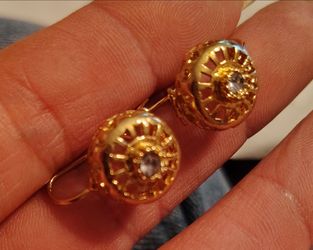 GOLD EARRINGS