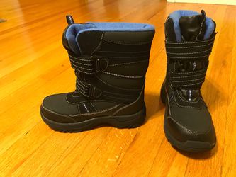 Snow boots - youth size 3
