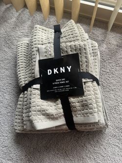 DKNY Towel Set
