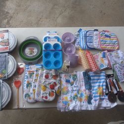 Kitchen Supplies Tupperware Rags Colander Pot Holder