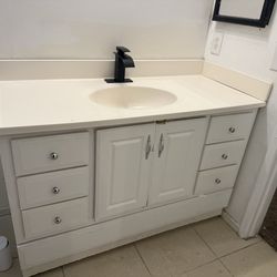 Free big vanity without faucet
