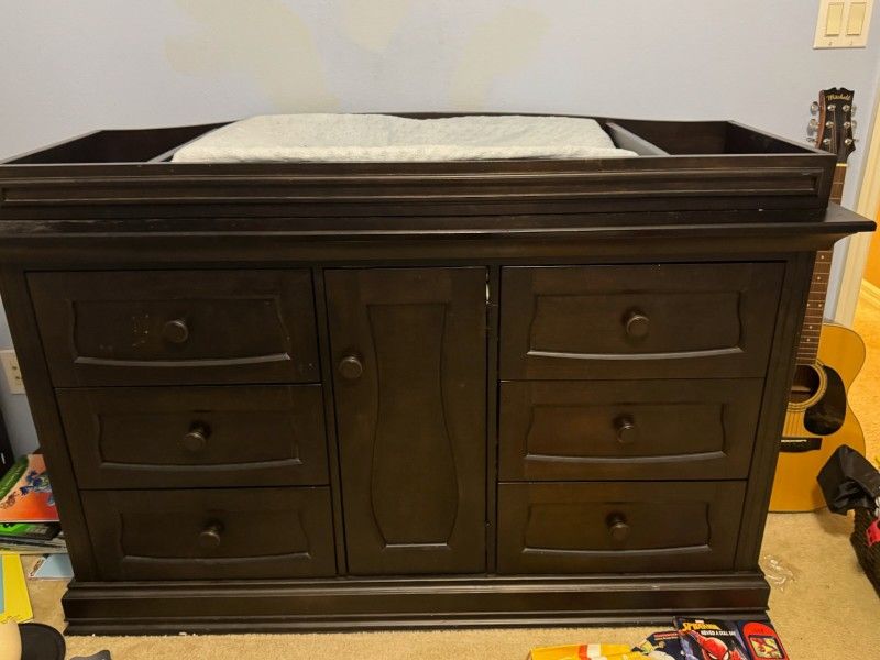 Eco Chic 4 In 1 Crib And Changing Table Cabinet