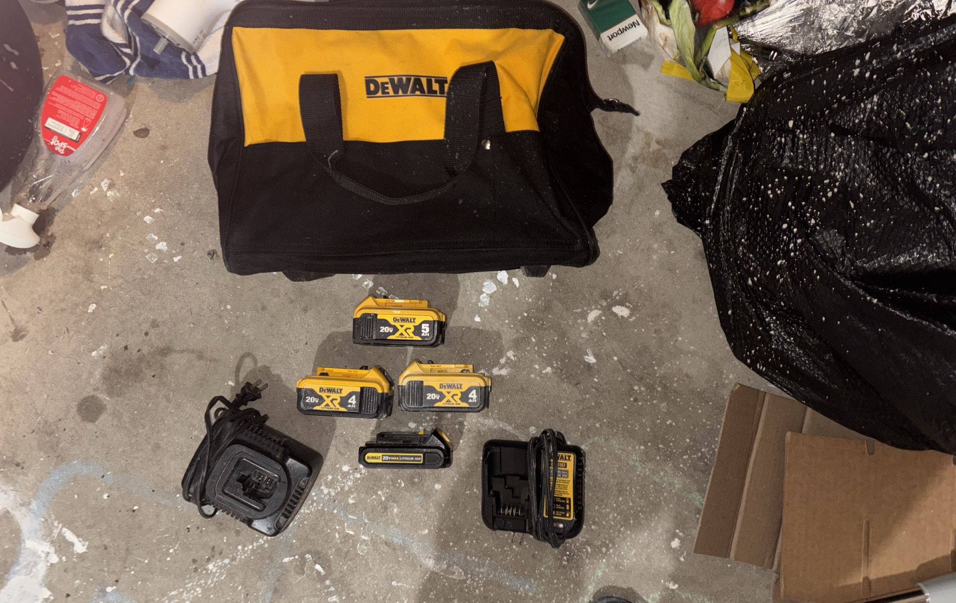 4 Dewalt Battery’s + Both Charging Docks (All Dewalt)