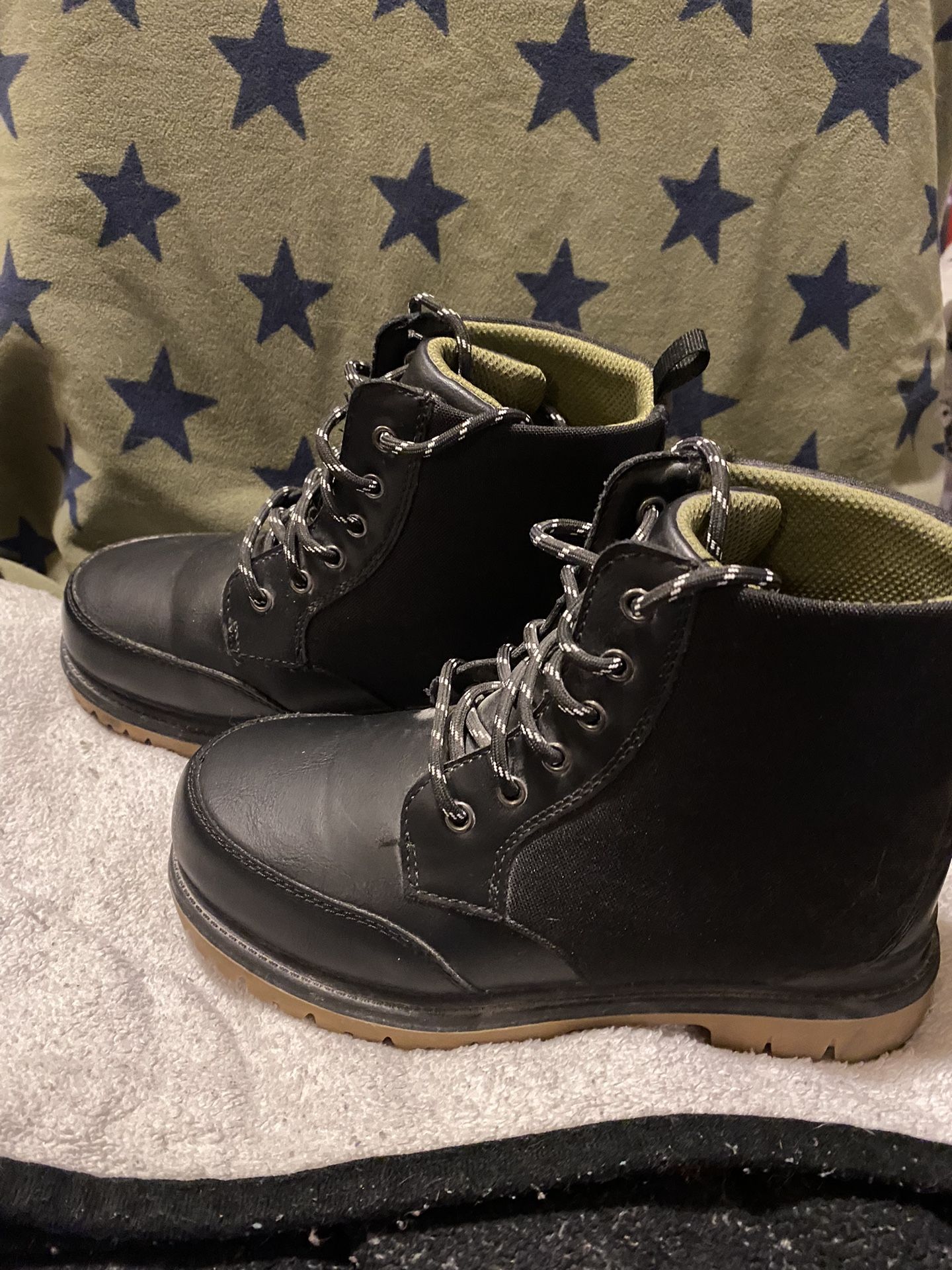 WONDER NATION BOYS YOUTH SIZE 2 BLACK BOOTS LACE UPS